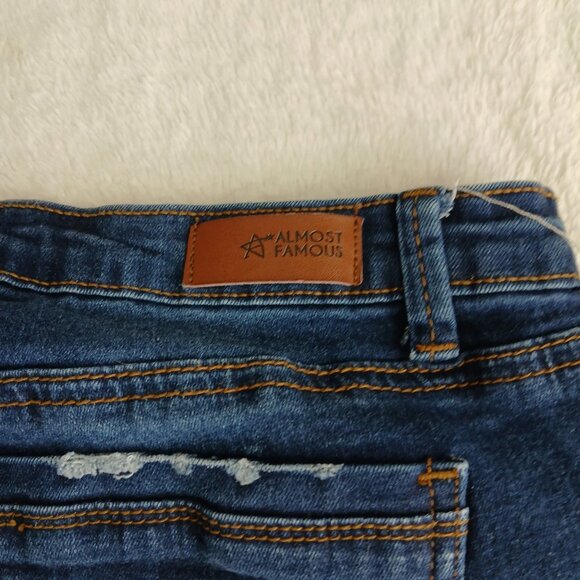 Almost Famous Size 7 Women’s Blue Denim Bermuda Shorts Stretch Button Up - Picture 8 of 8